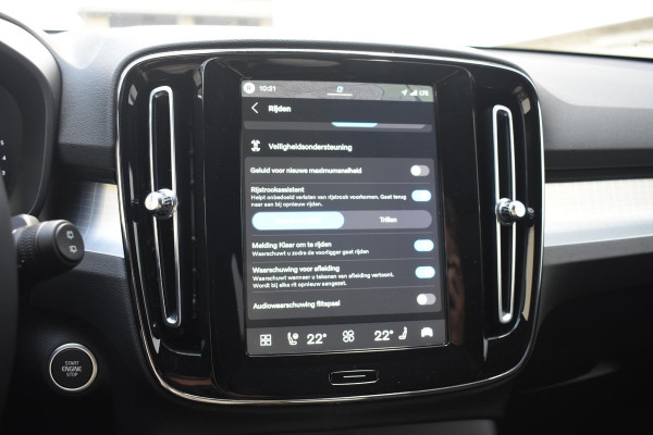 Volvo XC40 B4 211PK Automaat Plus Dark / Adaptive Cruise control / Harman Kardon / Elektrisch verstelbare stoelen met geheugen / Stoel- en stuurverwarming / Elektrisch panorama schuifdak / Extra getint glas