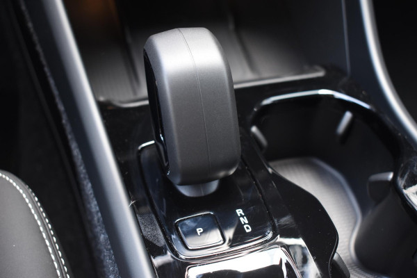 Volvo XC40 B4 211PK Automaat Plus Dark / Adaptive Cruise control / Harman Kardon / Elektrisch verstelbare stoelen met geheugen / Stoel- en stuurverwarming / Elektrisch panorama schuifdak / Extra getint glas