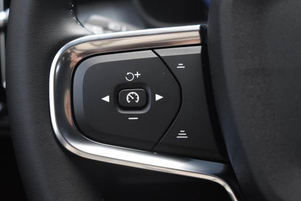 Volvo XC40 B4 211PK Automaat Plus Dark / Adaptive Cruise control / Harman Kardon / Elektrisch verstelbare stoelen met geheugen / Stoel- en stuurverwarming / Elektrisch panorama schuifdak / Extra getint glas