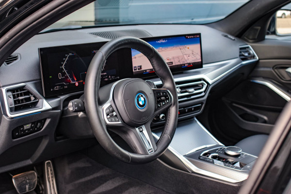 BMW 3 Serie Touring 330e M-Sport *Camera*Led*Stuurwielverwarming*