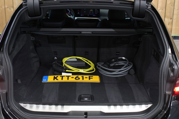 BMW 3 Serie Touring 330e M-Sport *Camera*Led*Stuurwielverwarming*