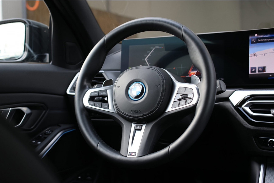 BMW 3 Serie Touring 330e M-Sport *Camera*Led*Stuurwielverwarming*