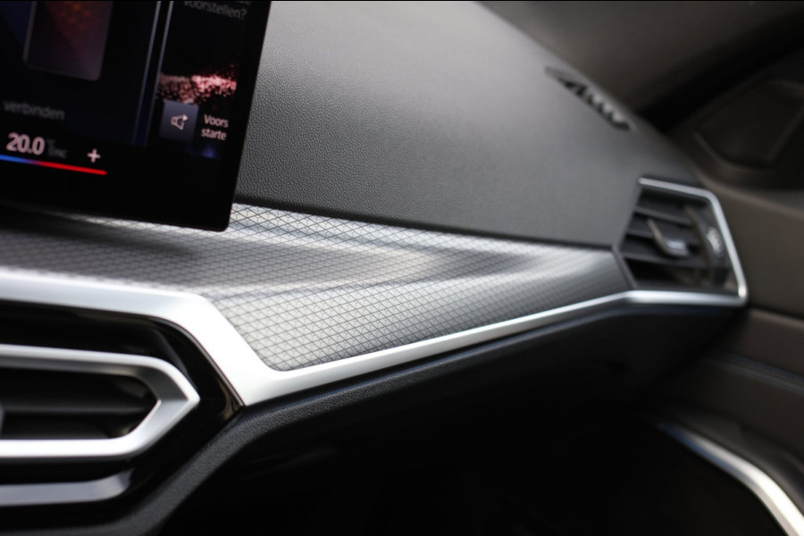 BMW 3 Serie Touring 330e M-Sport *Camera*Led*Stuurwielverwarming*
