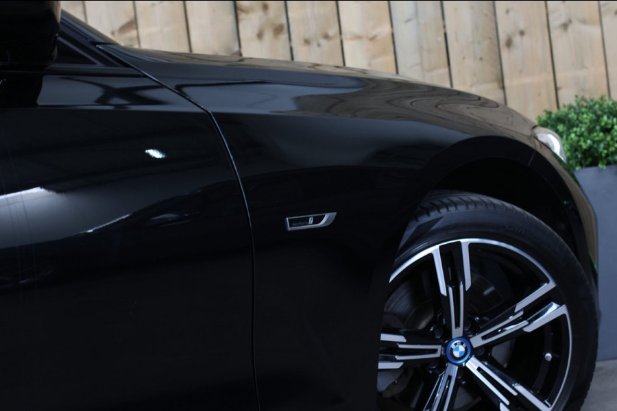 BMW 3 Serie Touring 330e M-Sport *Camera*Led*Stuurwielverwarming*