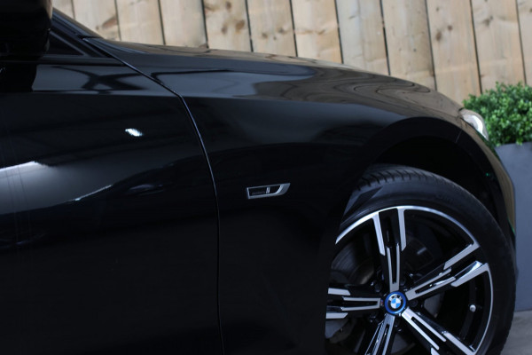 BMW 3 Serie Touring 330e M-Sport *Camera*Led*Stuurwielverwarming*