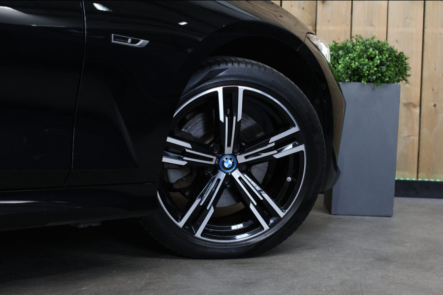 BMW 3 Serie Touring 330e M-Sport *Camera*Led*Stuurwielverwarming*