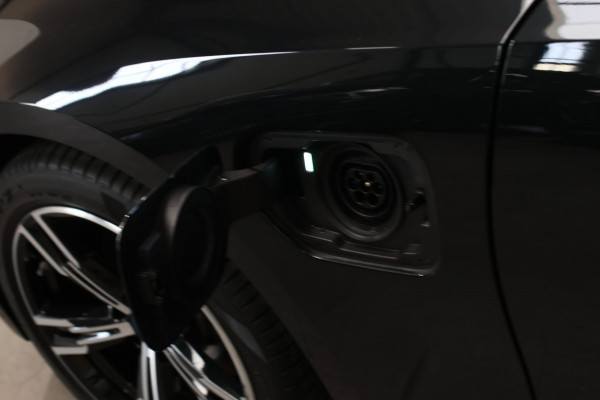 BMW 3 Serie Touring 330e M-Sport *Camera*Led*Stuurwielverwarming*