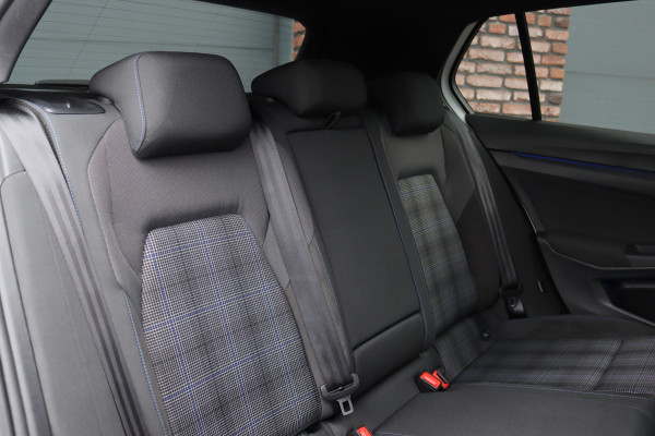 Volkswagen Golf 1.4 eHybrid GTE | Adaptieve Cruise Control | Verwarmd Stuurwiel | Navigatie Discover Pro | Apple Carplay |  Stoelverwarming | Keyless Entry | Air Care |