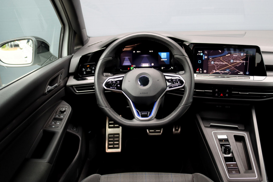 Volkswagen Golf 1.4 eHybrid GTE | Adaptieve Cruise Control | Verwarmd Stuurwiel | Navigatie Discover Pro | Apple Carplay |  Stoelverwarming | Keyless Entry | Air Care |