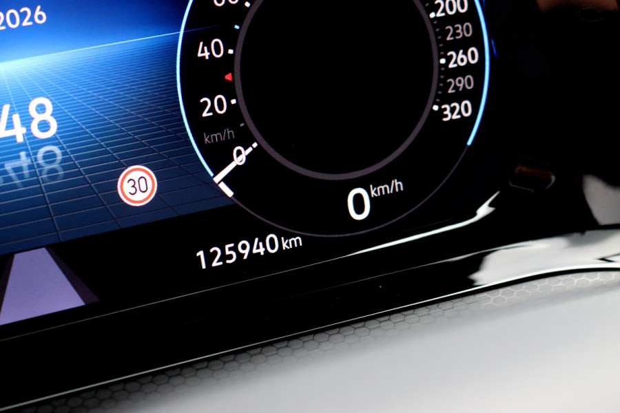 Volkswagen Golf 1.4 eHybrid GTE | Adaptieve Cruise Control | Verwarmd Stuurwiel | Navigatie Discover Pro | Apple Carplay |  Stoelverwarming | Keyless Entry | Air Care |