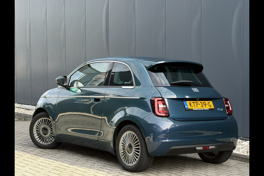 Fiat 500E Urban 42 kWh | Pack Style | Pack Comfort | Camera | Stoelverwarming | Cruise control | Lane Assist | Apple Carplay/Android Auto