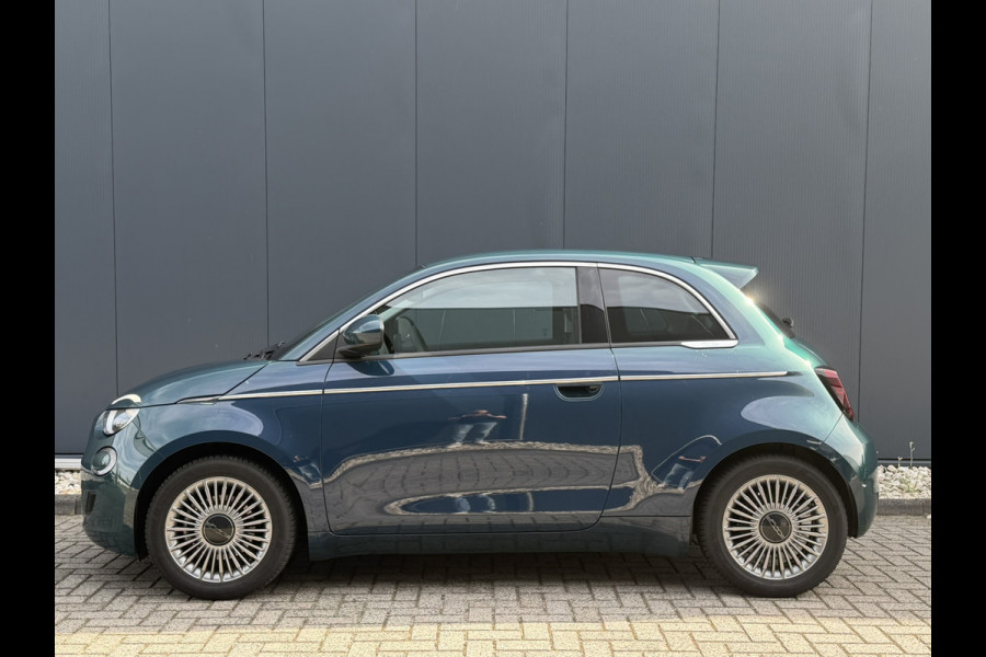 Fiat 500E Urban 42 kWh | Pack Style | Pack Comfort | Camera | Stoelverwarming | Cruise control | Lane Assist | Apple Carplay/Android Auto