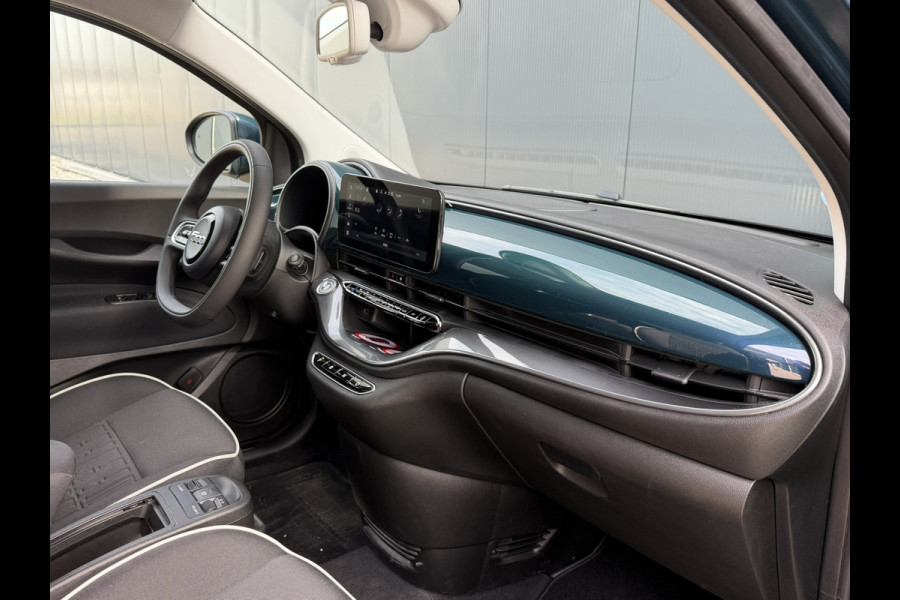 Fiat 500E Urban 42 kWh | Pack Style | Pack Comfort | Camera | Stoelverwarming | Cruise control | Lane Assist | Apple Carplay/Android Auto