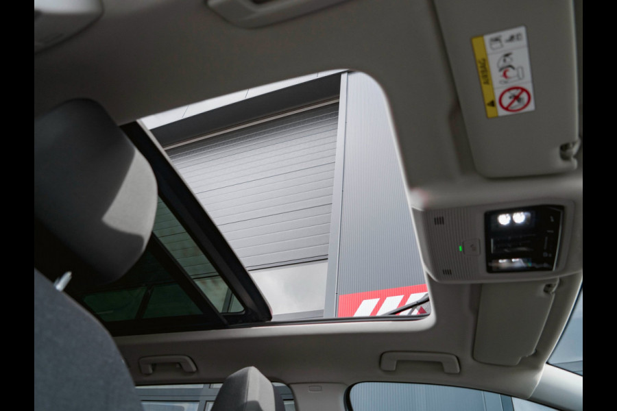 Volkswagen Golf Variant 1.5 eTSI Life Business | PANO | WINTERPAKKET | ADAPTIVE