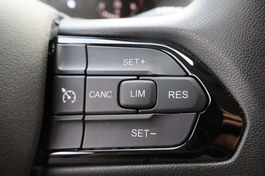 Peugeot Boxer 2.2 BlueHDi 180pk L4 H2 Automaat Airco Navigatie Camera