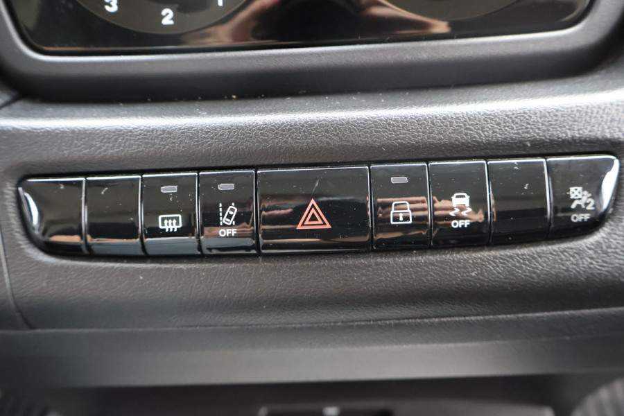 Peugeot Boxer 2.2 BlueHDi 180pk L4 H2 Automaat Airco Navigatie Camera