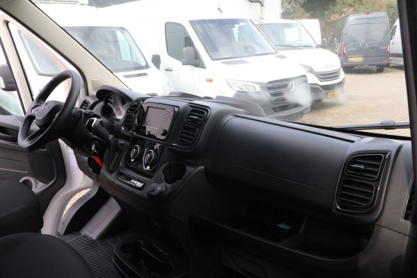 Peugeot Boxer 2.2 BlueHDi 180pk L4 H2 Automaat Airco Navigatie Camera