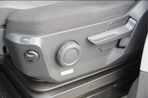 Volkswagen Crafter 35 2.0 TDI L3H2(L2H1) 3-ZITS, 165PK AUT. LED, 3.5T TREKHAAK, ADAPT. CRUISE, CAMERA, NAVI, AIRCO, VOORRUIT VERWARMING, NL AUTO, N