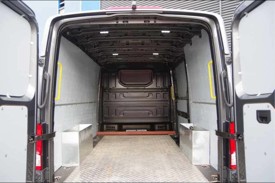Volkswagen Crafter 35 2.0 TDI L3H2(L2H1) 3-ZITS, 165PK AUT. LED, 3.5T TREKHAAK, ADAPT. CRUISE, CAMERA, NAVI, AIRCO, VOORRUIT VERWARMING, NL AUTO, N