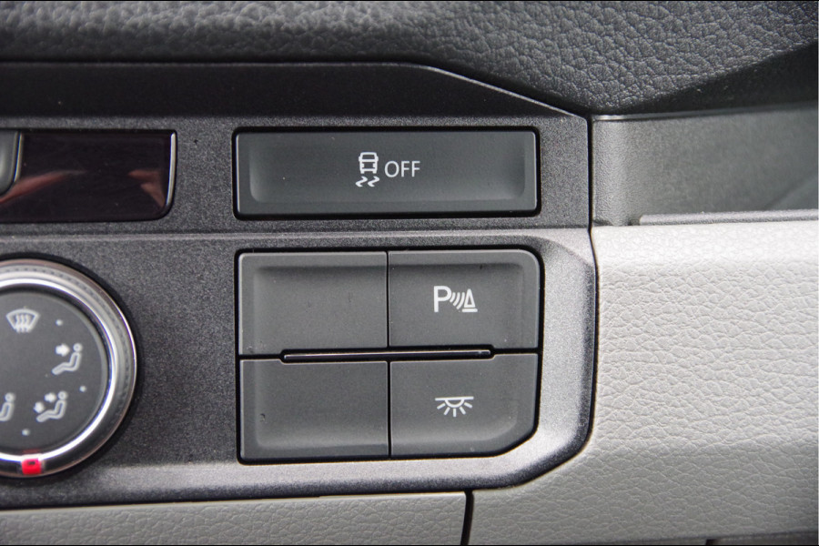 Volkswagen Crafter 35 2.0 TDI L3H2(L2H1) 3-ZITS, 165PK AUT. LED, 3.5T TREKHAAK, ADAPT. CRUISE, CAMERA, NAVI, AIRCO, VOORRUIT VERWARMING, NL AUTO, N