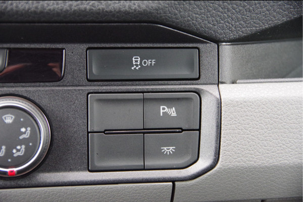 Volkswagen Crafter 35 2.0 TDI L3H2(L2H1) 3-ZITS, 165PK AUT. LED, 3.5T TREKHAAK, ADAPT. CRUISE, CAMERA, NAVI, AIRCO, VOORRUIT VERWARMING, NL AUTO, N