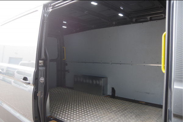 Volkswagen Crafter 35 2.0 TDI L3H2(L2H1) 3-ZITS, 165PK AUT. LED, 3.5T TREKHAAK, ADAPT. CRUISE, CAMERA, NAVI, AIRCO, VOORRUIT VERWARMING, NL AUTO, N