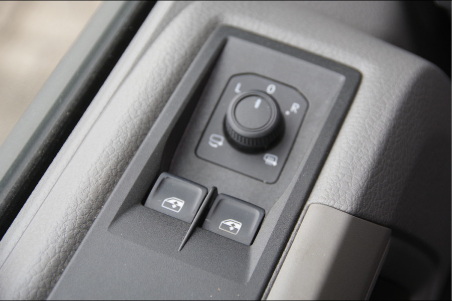 Volkswagen Crafter 35 2.0 TDI L3H2(L2H1) 3-ZITS, 165PK AUT. LED, 3.5T TREKHAAK, ADAPT. CRUISE, CAMERA, NAVI, AIRCO, VOORRUIT VERWARMING, NL AUTO, N