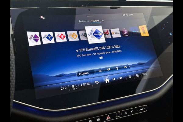 Mercedes-Benz E-Klasse 300 e Business Solution AMG | Premium pakket | Winterpakket | Nightpakket | Leder pakket | USB–pakket Plus | Trekhaak | Panoramaschuifdak | 360° camera | Burmester® 4D surround sound | GUARD 360° | 20-inch multispaaks AMG velgen |