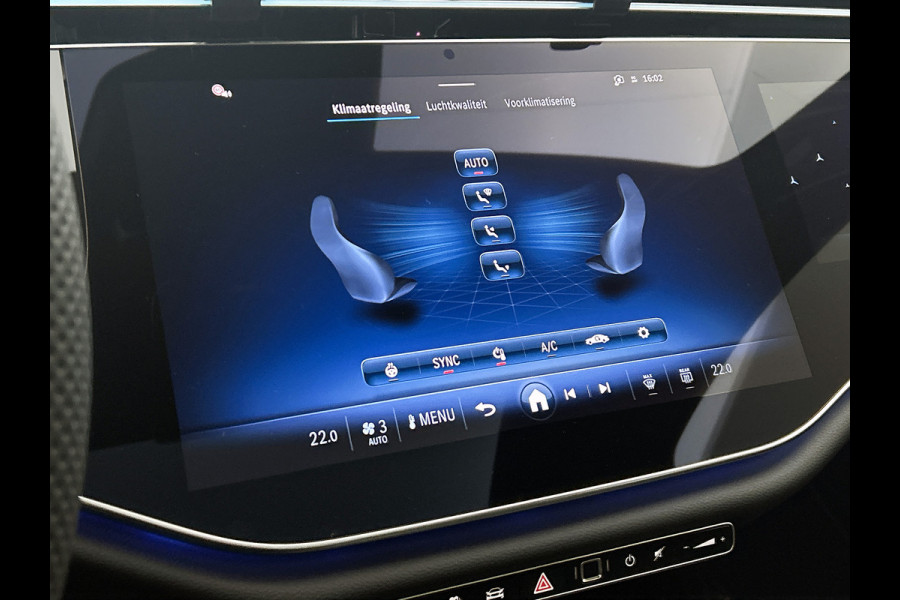 Mercedes-Benz E-Klasse 300 e Business Solution AMG | Premium pakket | Winterpakket | Nightpakket | Leder pakket | USB–pakket Plus | Trekhaak | Panoramaschuifdak | 360° camera | Burmester® 4D surround sound | GUARD 360° | 20-inch multispaaks AMG velgen |