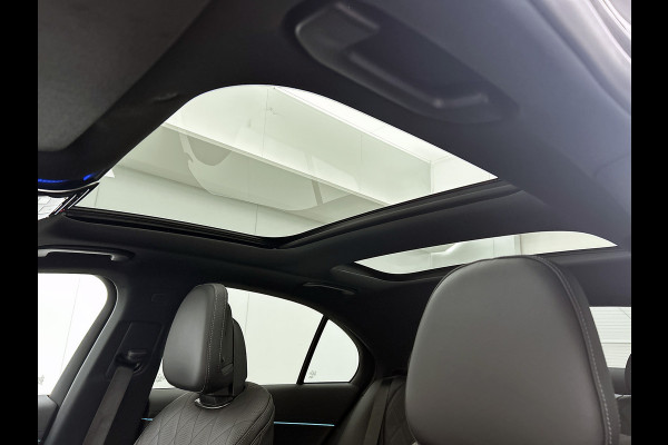 Mercedes-Benz E-Klasse 300 e Business Solution AMG | Premium pakket | Winterpakket | Nightpakket | Leder pakket | USB–pakket Plus | Trekhaak | Panoramaschuifdak | 360° camera | Burmester® 4D surround sound | GUARD 360° | 20-inch multispaaks AMG velgen |