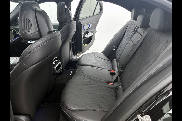 Mercedes-Benz E-Klasse 300 e Business Solution AMG | Premium pakket | Winterpakket | Nightpakket | Leder pakket | USB–pakket Plus | Trekhaak | Panoramaschuifdak | 360° camera | Burmester® 4D surround sound | GUARD 360° | 20-inch multispaaks AMG velgen |