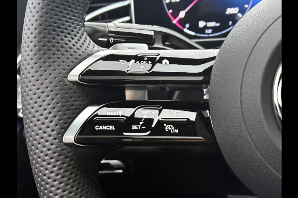 Mercedes-Benz E-Klasse 300 e Business Solution AMG | Premium pakket | Winterpakket | Nightpakket | Leder pakket | USB–pakket Plus | Trekhaak | Panoramaschuifdak | 360° camera | Burmester® 4D surround sound | GUARD 360° | 20-inch multispaaks AMG velgen |