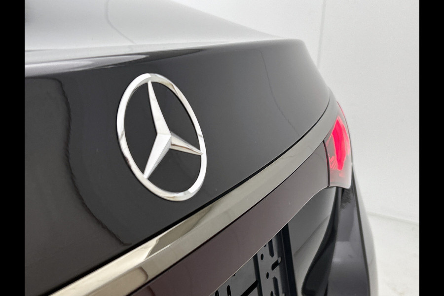 Mercedes-Benz E-Klasse 300 e Business Solution AMG | Premium pakket | Winterpakket | Nightpakket | Leder pakket | USB–pakket Plus | Trekhaak | Panoramaschuifdak | 360° camera | Burmester® 4D surround sound | GUARD 360° | 20-inch multispaaks AMG velgen |