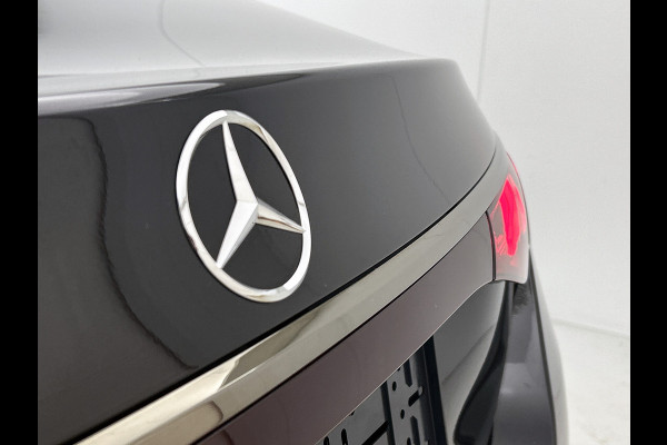 Mercedes-Benz E-Klasse 300 e Business Solution AMG | Premium pakket | Winterpakket | Nightpakket | Leder pakket | USB–pakket Plus | Trekhaak | Panoramaschuifdak | 360° camera | Burmester® 4D surround sound | GUARD 360° | 20-inch multispaaks AMG velgen |