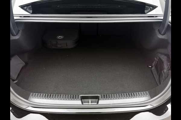 Mercedes-Benz E-Klasse 300 e Business Solution AMG | Premium pakket | Winterpakket | Nightpakket | Leder pakket | USB–pakket Plus | Trekhaak | Panoramaschuifdak | 360° camera | Burmester® 4D surround sound | GUARD 360° | 20-inch multispaaks AMG velgen |