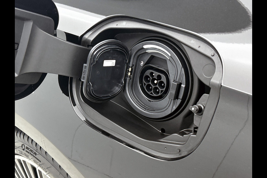 Mercedes-Benz E-Klasse 300 e Business Solution AMG | Premium pakket | Winterpakket | Nightpakket | Leder pakket | USB–pakket Plus | Trekhaak | Panoramaschuifdak | 360° camera | Burmester® 4D surround sound | GUARD 360° | 20-inch multispaaks AMG velgen |