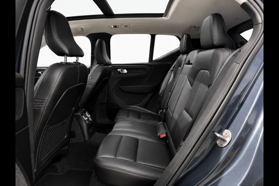Volvo XC40 1.5 T4 Plug-in hybrid | Pano | Trekhaak | Leer | 360 Camera | Harman Kardon | Stuurwiel + achterbank verwarmd
