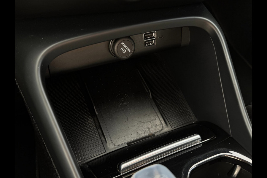 Volvo XC40 1.5 T4 Plug-in hybrid | Pano | Trekhaak | Leer | 360 Camera | Harman Kardon | Stuurwiel + achterbank verwarmd