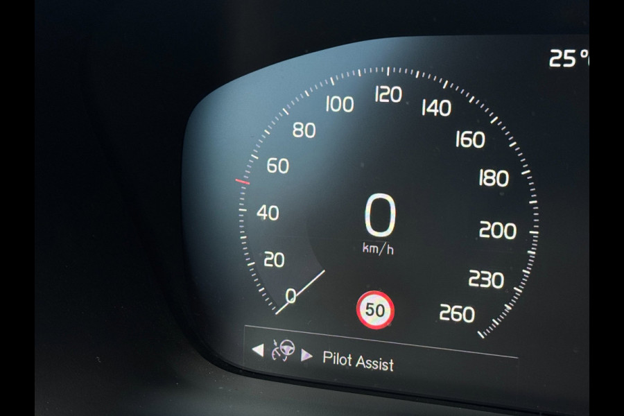 Volvo XC40 1.5 T4 Plug-in hybrid | Pano | Trekhaak | Leer | 360 Camera | Harman Kardon | Stuurwiel + achterbank verwarmd