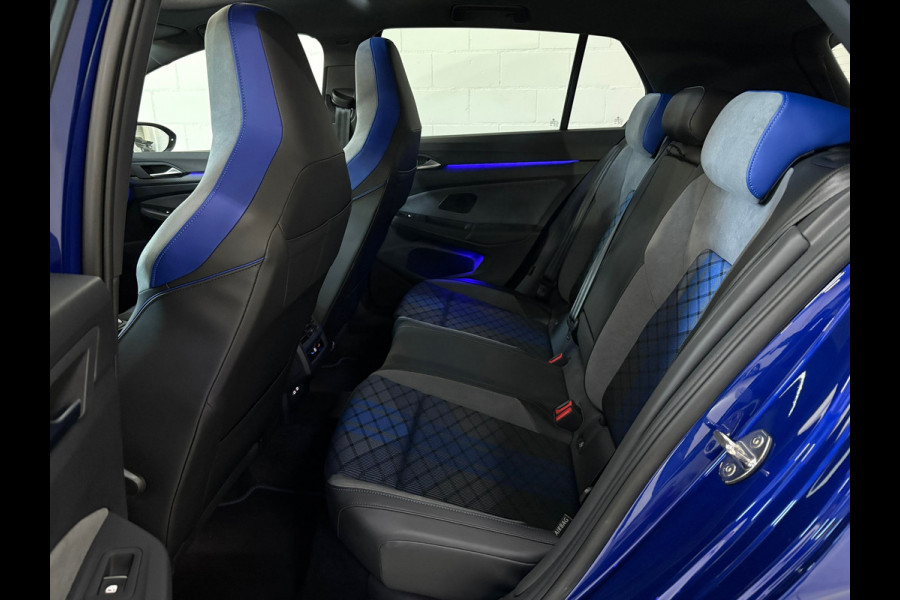 Volkswagen Golf 2.0 TSI R 4Motion, Pano, Akra, HK Audio, HUD
