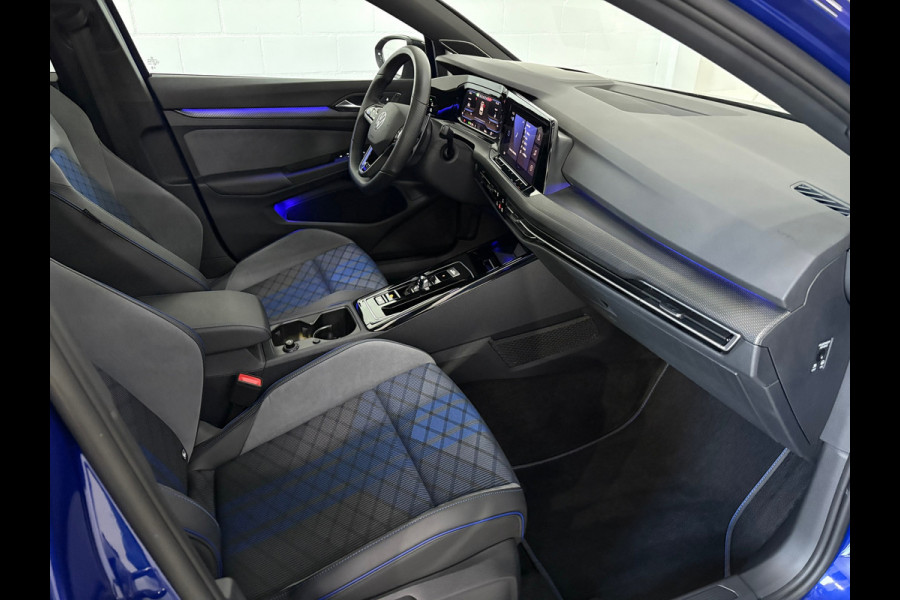 Volkswagen Golf 2.0 TSI R 4Motion, Pano, Akra, HK Audio, HUD