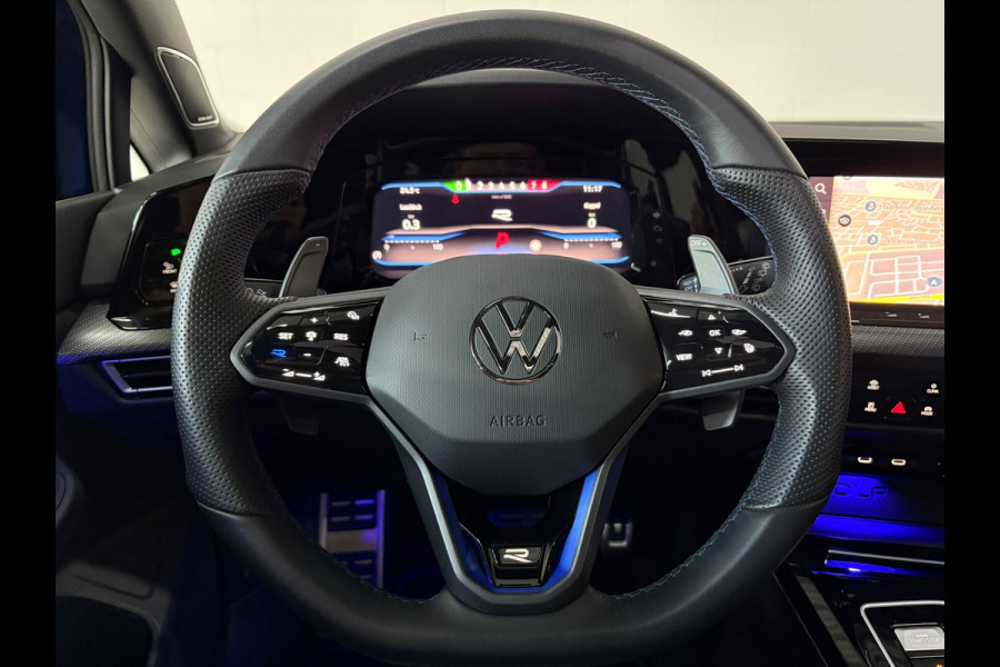 Volkswagen Golf 2.0 TSI R 4Motion, Pano, Akra, HK Audio, HUD