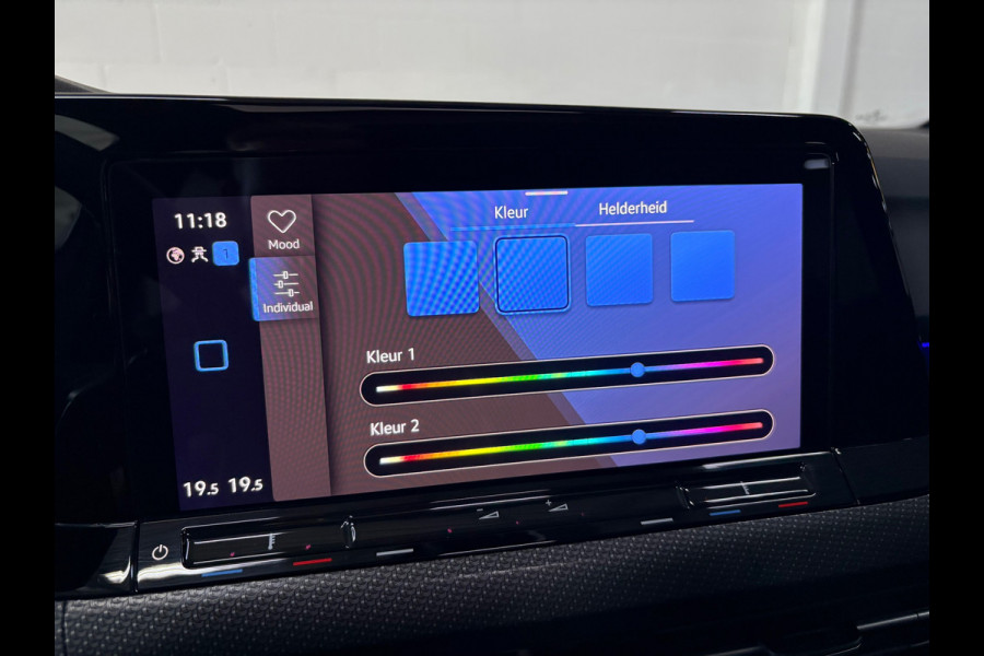 Volkswagen Golf 2.0 TSI R 4Motion, Pano, Akra, HK Audio, HUD