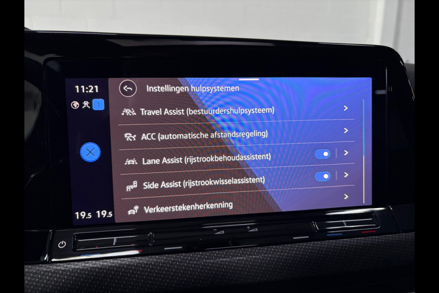 Volkswagen Golf 2.0 TSI R 4Motion, Pano, Akra, HK Audio, HUD