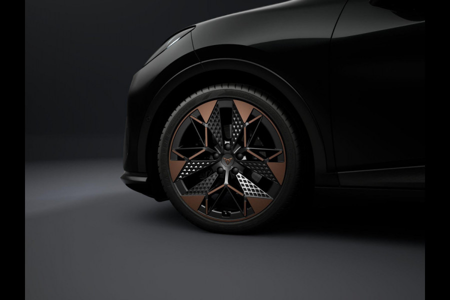 CUPRA Raval Performance 56 kWh 211PK | 360 Camera | Elektrisch Verstelbare Stoelen | Verwarmbaar Stuurwiel & stoelen | Adaptieve Cruise Control | Keyless Entry | Panoramadak | Light & Sound Pakket |