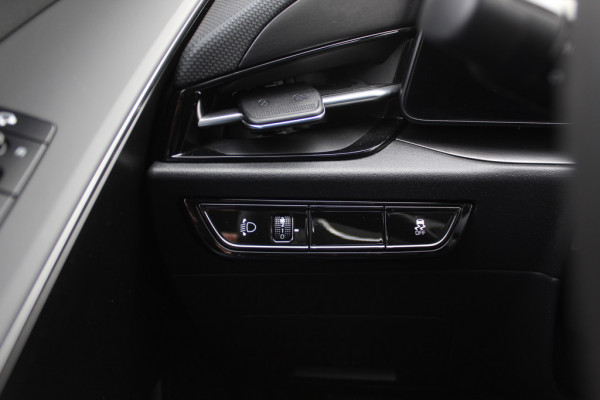 Kia Niro EV DynamicLine 64.8 kWh / Camera / Half leder / Keyless / 17'' / Apple CarPlay / DAB / ACC / Virtual Cockpit
