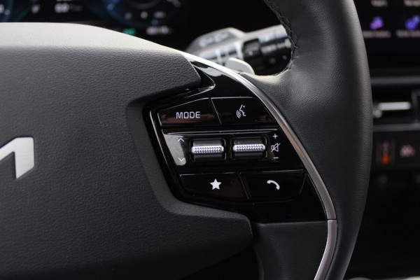Kia Niro EV DynamicLine 64.8 kWh / Camera / Half leder / Keyless / 17'' / Apple CarPlay / DAB / ACC / Virtual Cockpit