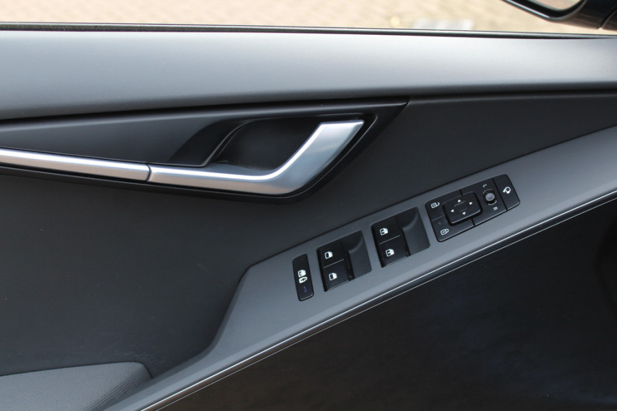 Kia Niro EV DynamicLine 64.8 kWh / Camera / Half leder / Keyless / 17'' / Apple CarPlay / DAB / ACC / Virtual Cockpit