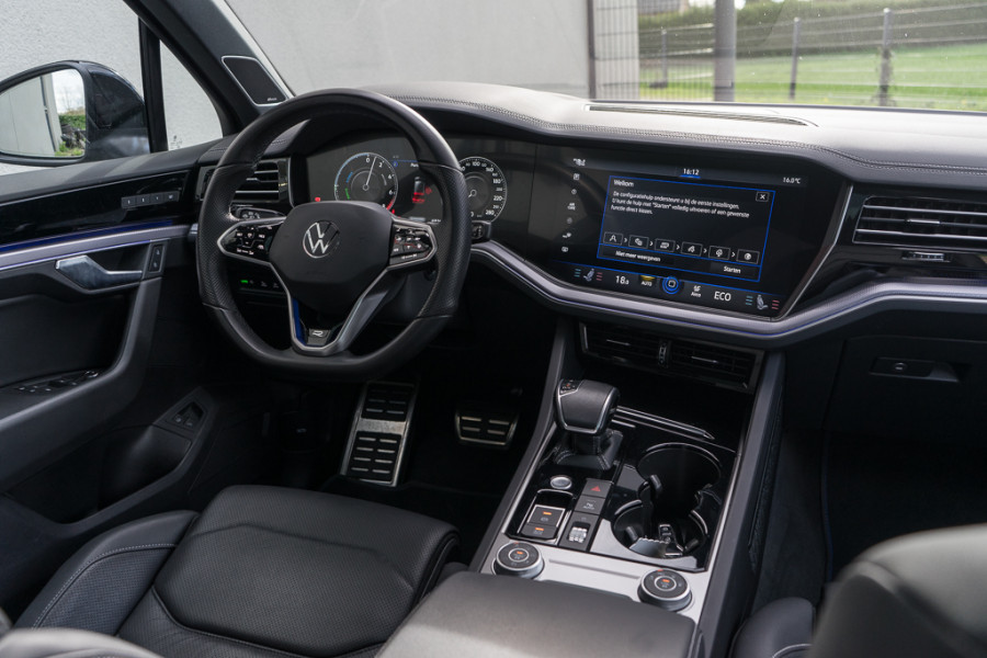 Volkswagen Touareg 3.0 TSI 4MOTION R / Dynaudio/ Trekhaak/ Panoramadak/ 360 Topview