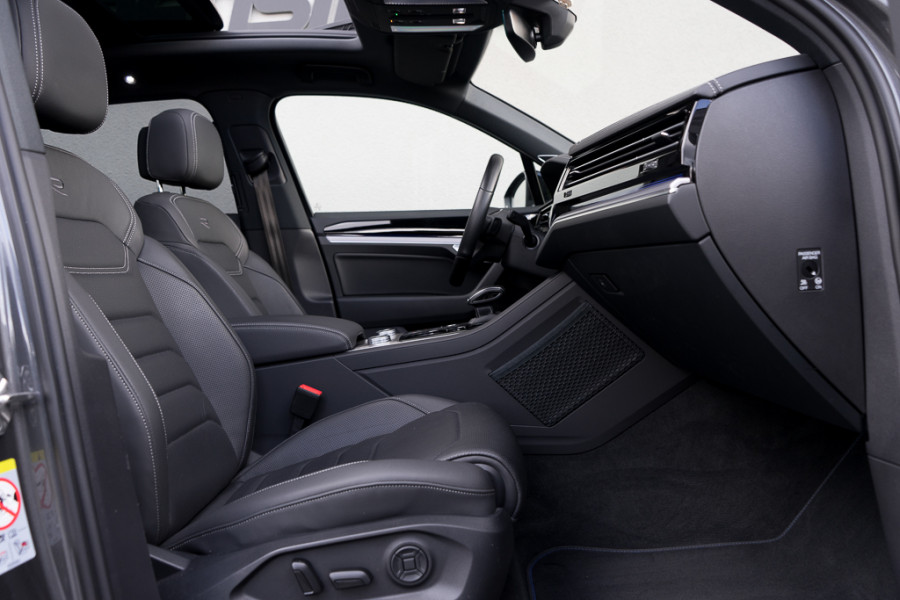 Volkswagen Touareg 3.0 TSI 4MOTION R / Dynaudio/ Trekhaak/ Panoramadak/ 360 Topview